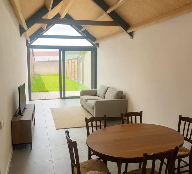 leefruimte en eetplaats met buitenterras en tuin